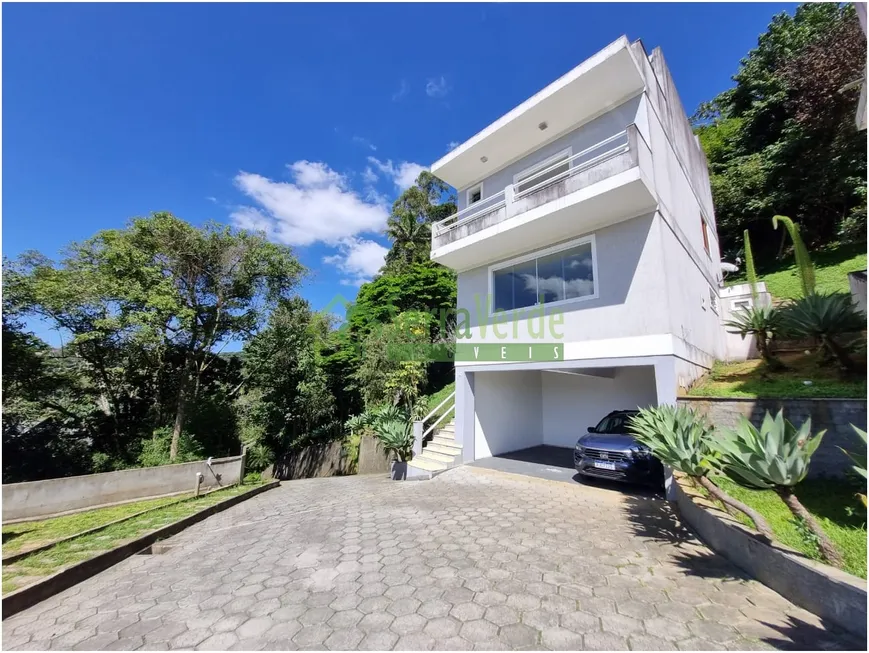 Foto 1 de Casa com 3 Quartos para alugar, 200m² em Valparaiso, Petrópolis