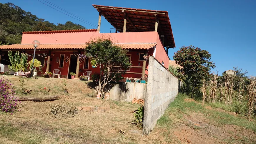Foto 1 de Casa com 3 Quartos à venda, 600m² em Pinhões, Santa Luzia