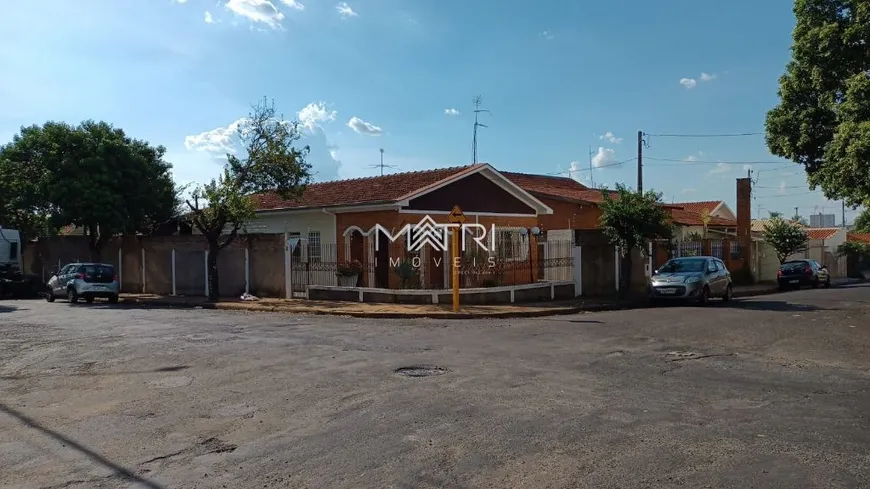 Foto 1 de Casa com 2 Quartos à venda, 196m² em Vila José Bonifácio, Araraquara