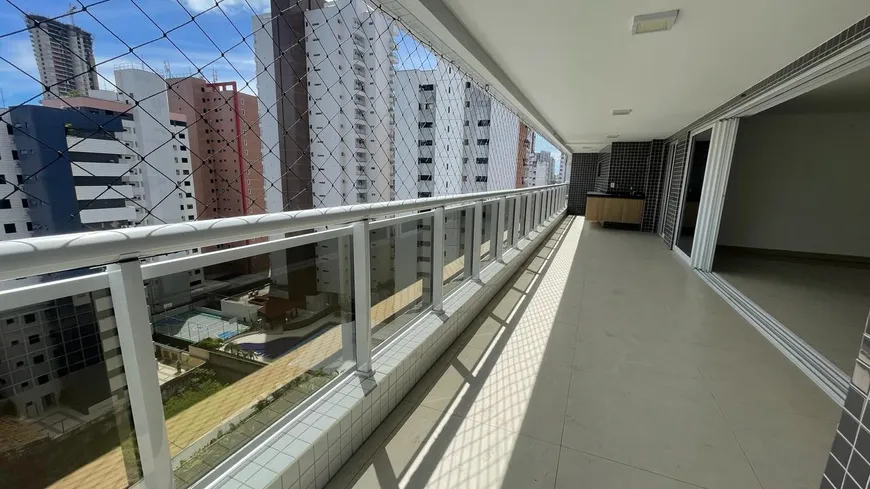 Foto 1 de Apartamento com 4 Quartos à venda, 225m² em Meireles, Fortaleza