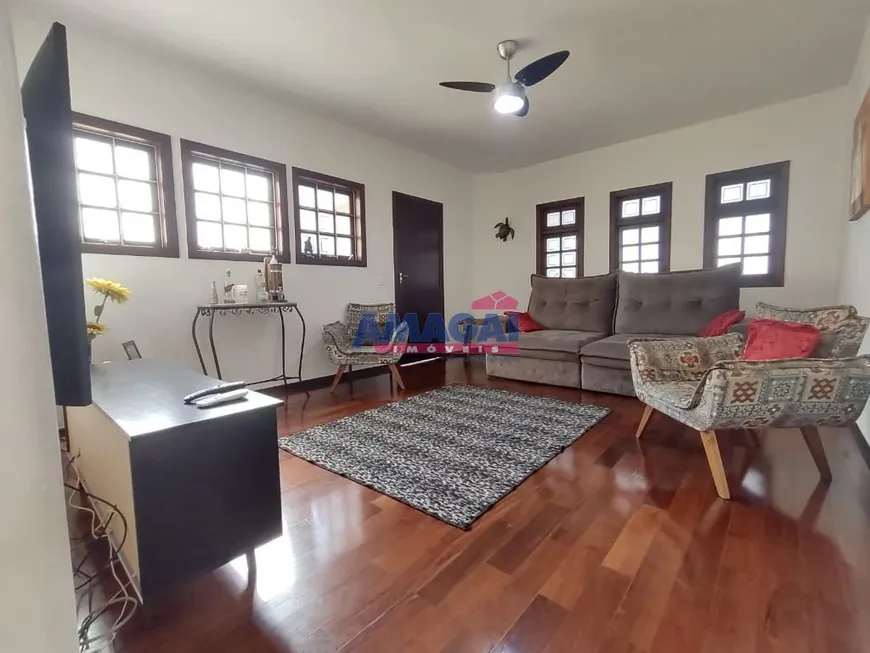 Foto 1 de Casa com 2 Quartos à venda, 128m² em Jardim Bela Vista, Jacareí