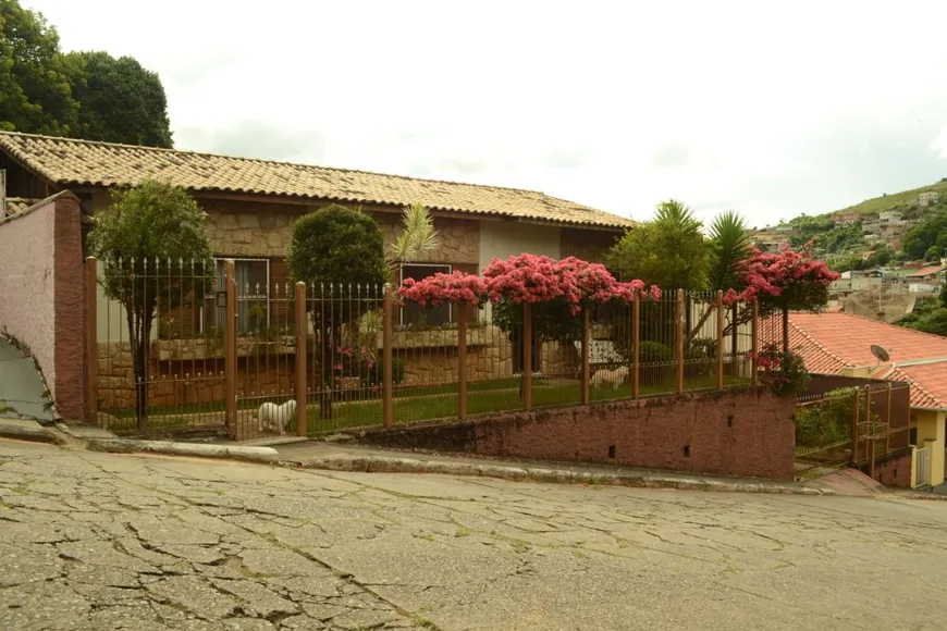 Foto 1 de Casa com 3 Quartos à venda, 231m² em Centro, Caxambu