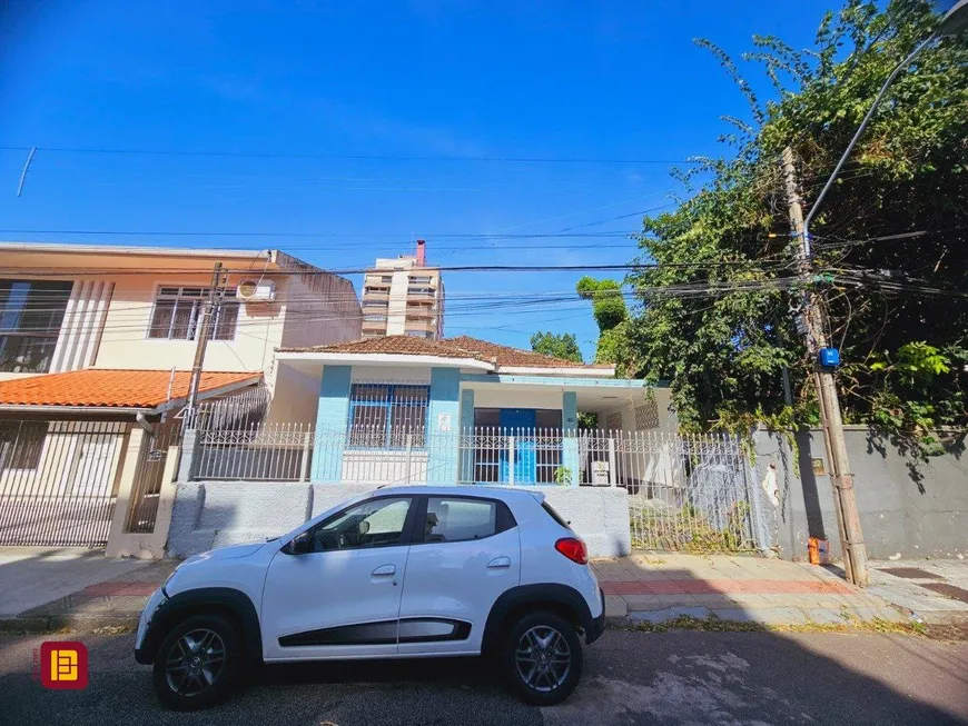 Foto 1 de Casa com 2 Quartos à venda, 271m² em Balneário, Florianópolis
