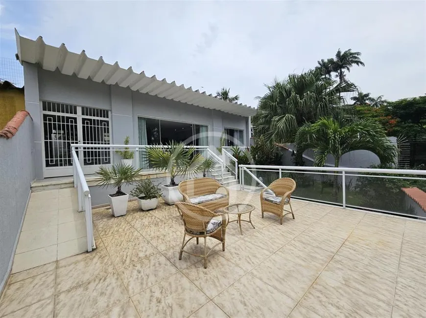 Foto 1 de Casa com 3 Quartos à venda, 250m² em Jardim Guanabara, Rio de Janeiro