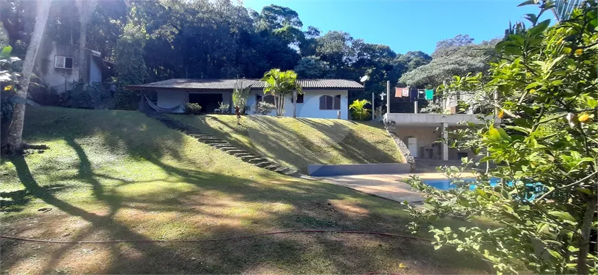 Foto 1 de Casa com 4 Quartos para venda ou aluguel, 215m² em Serra da Cantareira, Mairiporã