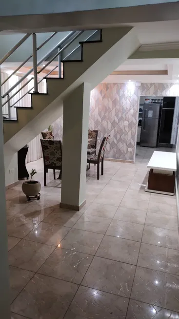 Foto 1 de Sobrado com 3 Quartos à venda, 210m² em Vila Guacuri, São Paulo