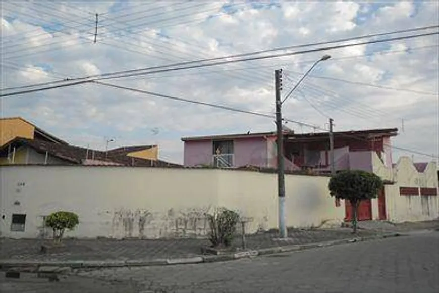 Foto 1 de Sobrado com 4 Quartos à venda, 393m² em Itaoca, Mongaguá