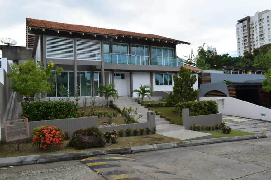 Foto 1 de Casa de Condomínio com 5 Quartos à venda, 650m² em Adrianópolis, Manaus