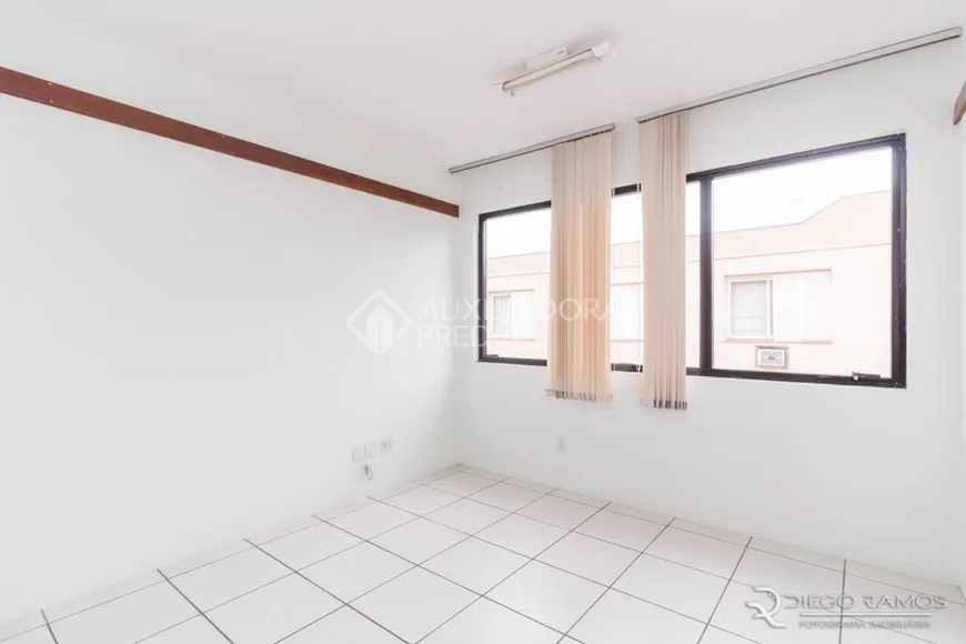 Foto 1 de Sala Comercial para alugar, 28m² em Teresópolis, Porto Alegre