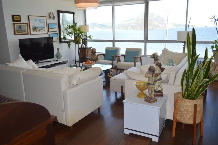 Foto 1 de Apartamento com 4 Quartos à venda, 220m² em Ingá, Niterói