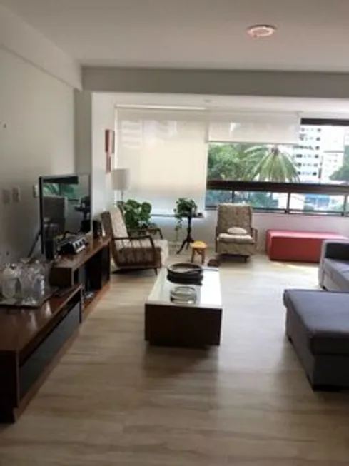 Foto 1 de Apartamento com 3 Quartos à venda, 130m² em Casa Forte, Recife