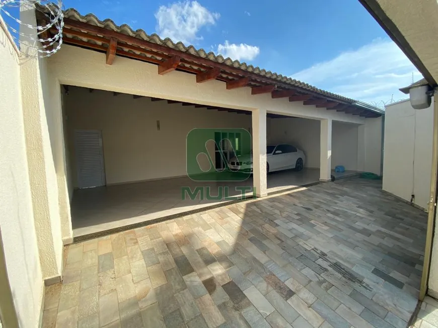 Foto 1 de Casa com 4 Quartos à venda, 300m² em Alto Umuarama, Uberlândia