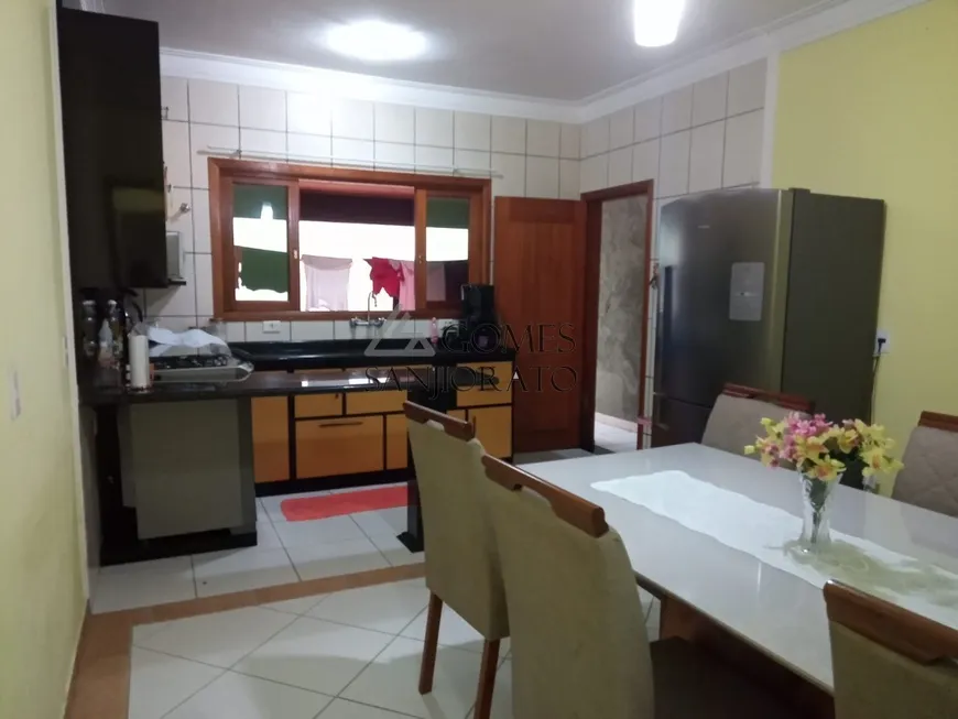 Foto 1 de Sobrado com 3 Quartos à venda, 195m² em Jardim Guapituba, Mauá