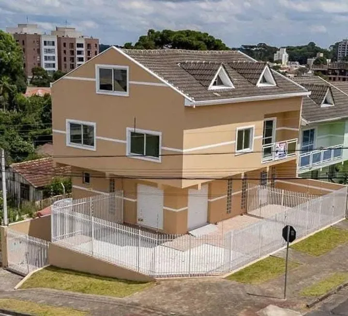 Foto 1 de Sobrado com 3 Quartos à venda, 268m² em Tingui, Curitiba