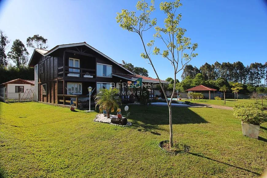 Foto 1 de Fazenda/Sítio com 3 Quartos à venda, 210m² em Colonia Marcelino, São José dos Pinhais