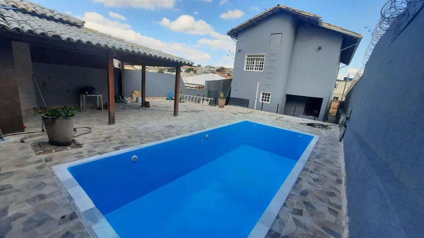 Foto 1 de Casa com 3 Quartos à venda, 420m² em Nossa Senhora da Conceição, Contagem