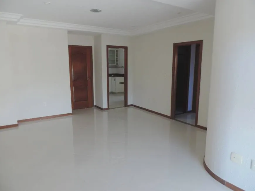 Foto 1 de Casa com 2 Quartos à venda, 79m² em Parque Pinheiros, Taboão da Serra