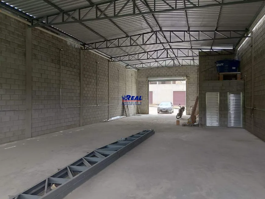 Foto 1 de Galpão/Depósito/Armazém para alugar, 210m² em São Pedro, Sarzedo