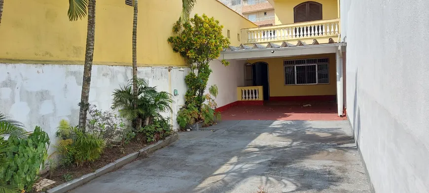Foto 1 de Sobrado com 2 Quartos à venda, 164m² em Vila Tupi, Praia Grande