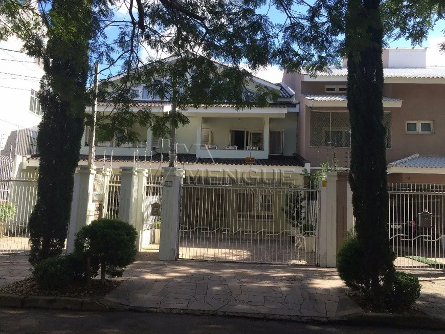 Foto 1 de Casa com 4 Quartos à venda, 389m² em Jardim Itú Sabará, Porto Alegre