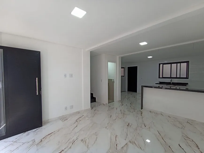 Foto 1 de Sobrado com 3 Quartos à venda, 111m² em Vila Tupi, Praia Grande