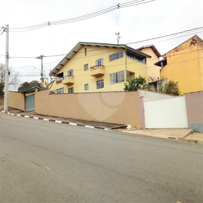 Foto 1 de Sobrado com 3 Quartos à venda, 204m² em Centro, Bom Jesus dos Perdões