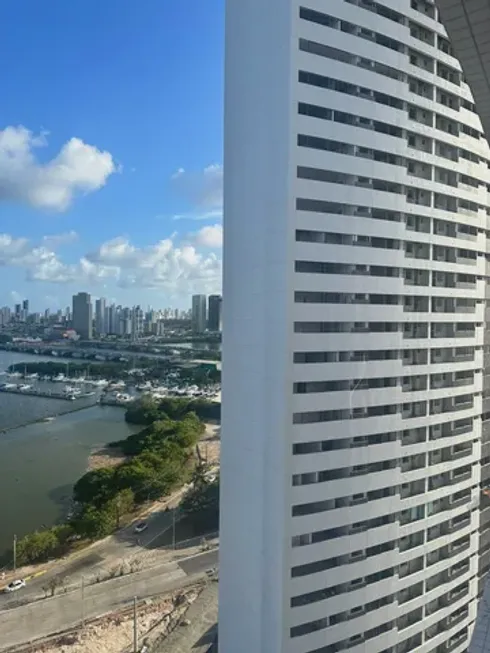 Foto 1 de Apartamento com 1 Quarto à venda, 32m² em Cabanga, Recife