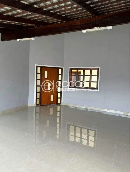 Foto 1 de Casa com 3 Quartos à venda, 200m² em Fátima, Araguari
