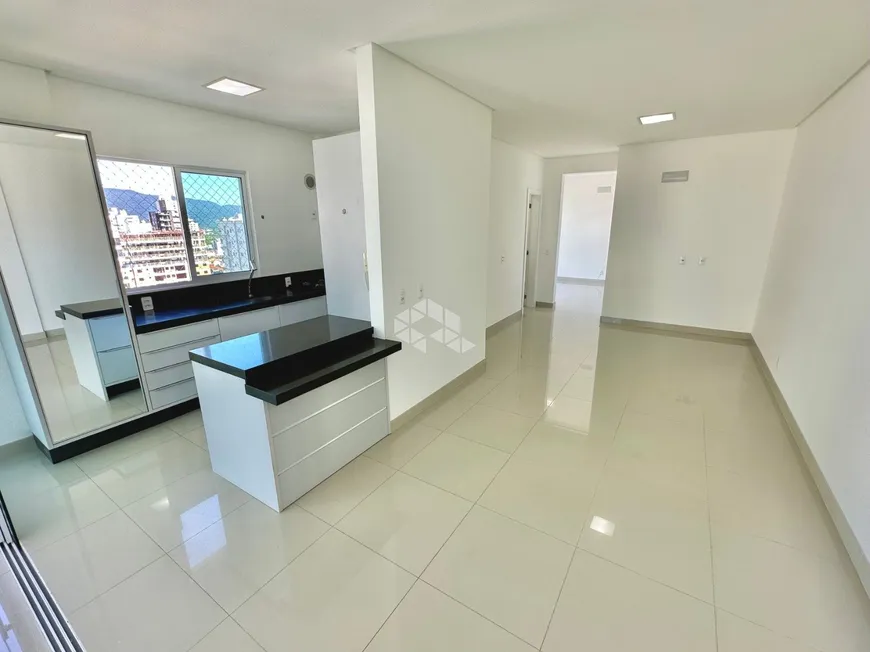 Foto 1 de Apartamento com 3 Quartos à venda, 140m² em Meia Praia, Itapema