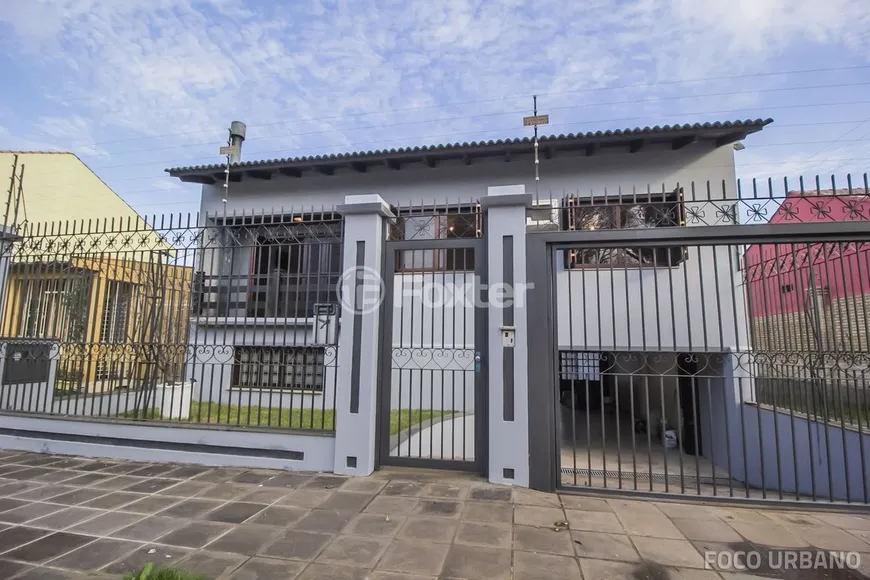 Foto 1 de Casa com 3 Quartos à venda, 330m² em Santa Fé, Porto Alegre
