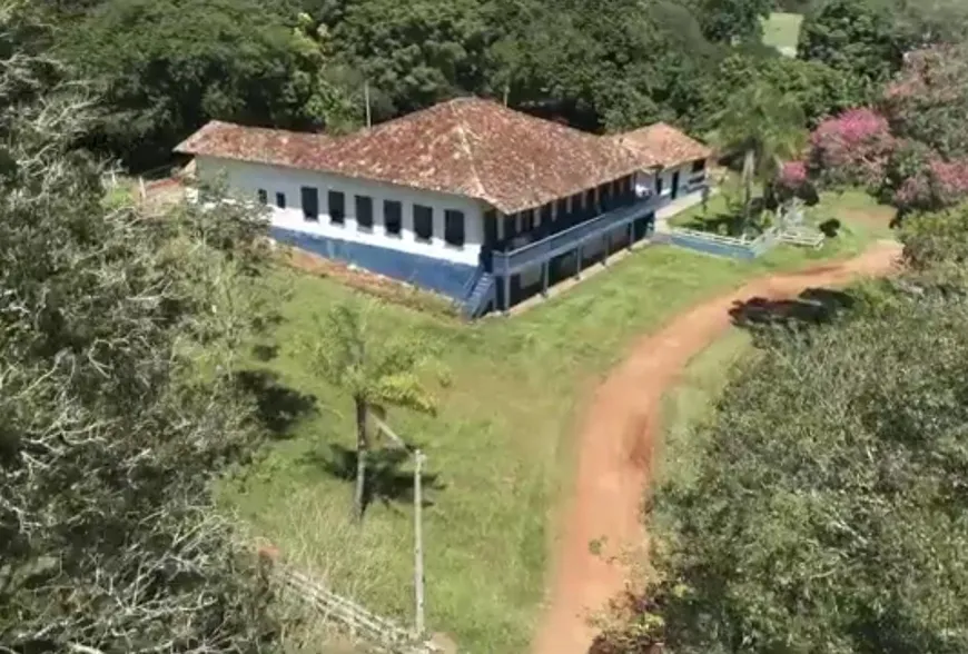 Foto 1 de Fazenda/Sítio com 5 Quartos à venda, 300m² em Zona Rural, Laranjal Paulista