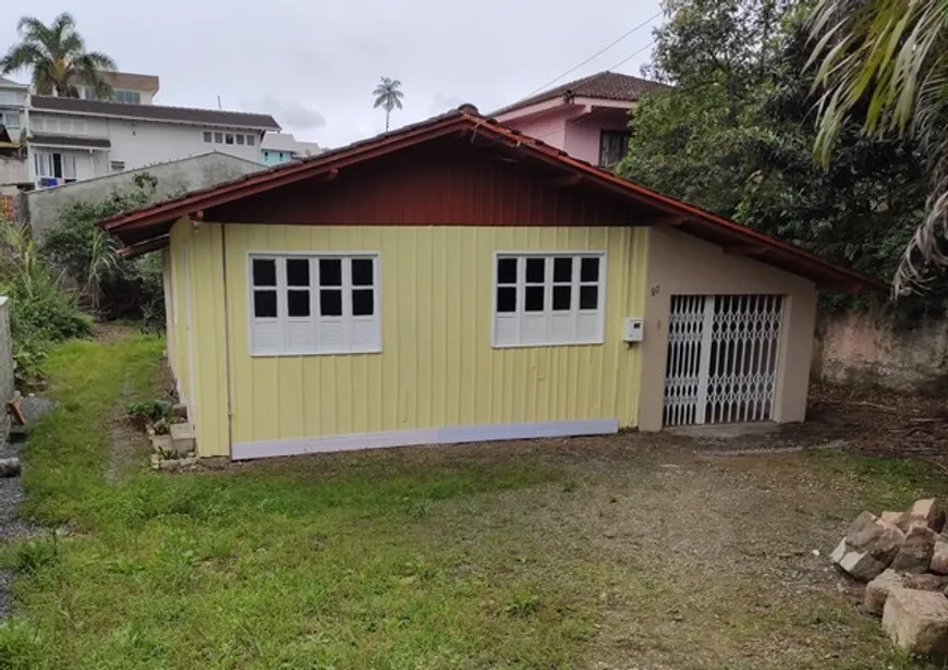 Foto 1 de Casa com 2 Quartos para alugar, 80m² em Costa E Silva, Joinville