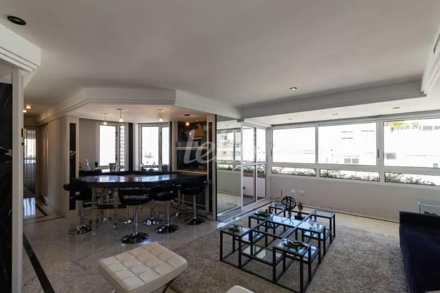Foto 1 de Apartamento com 2 Quartos para alugar, 117m² em Jardins, São Paulo