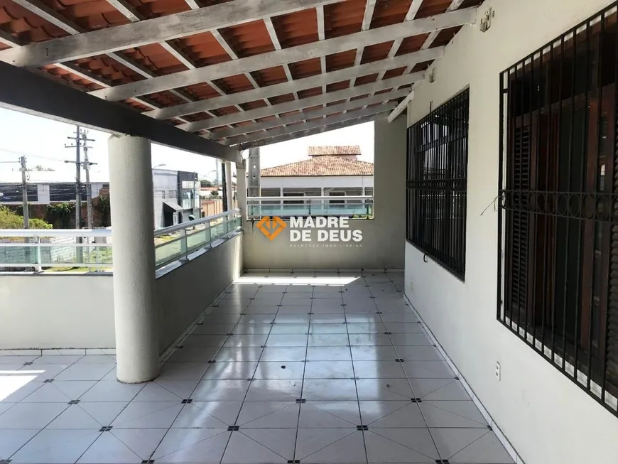 Foto 1 de Casa com 6 Quartos à venda, 314m² em Dias Macedo, Fortaleza