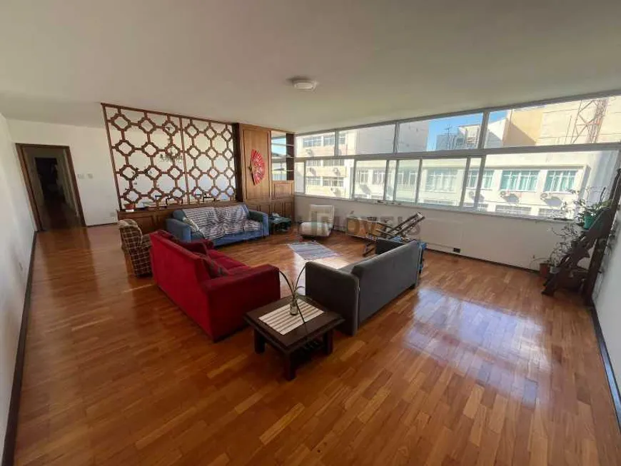 Foto 1 de Apartamento com 4 Quartos à venda, 220m² em Copacabana, Rio de Janeiro