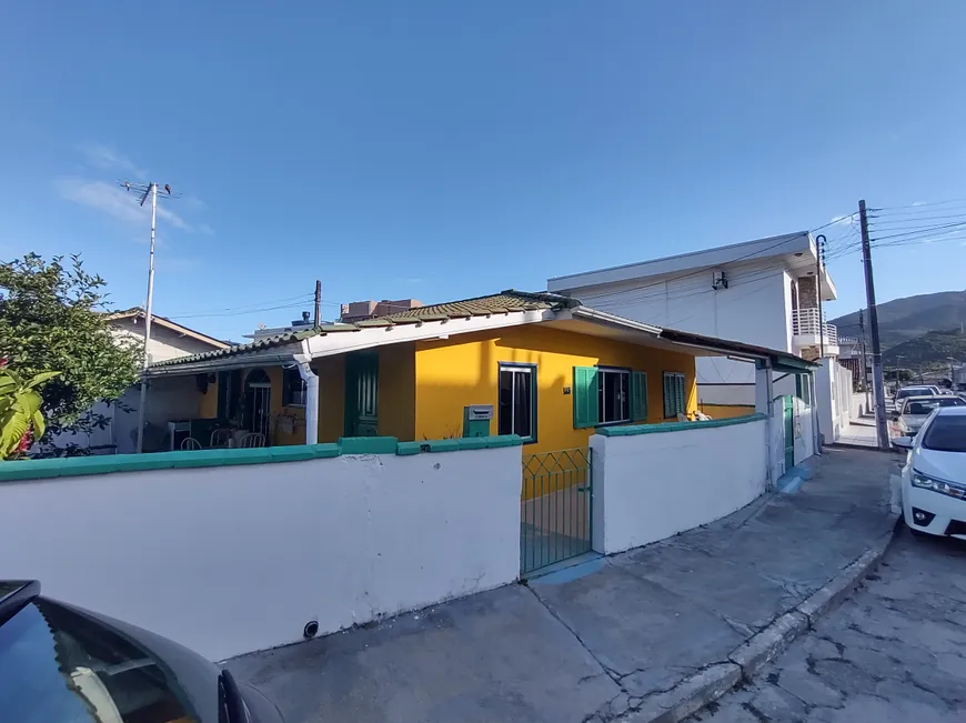 Foto 1 de Casa com 4 Quartos à venda, 100m² em Fazenda da Armacao, Governador Celso Ramos