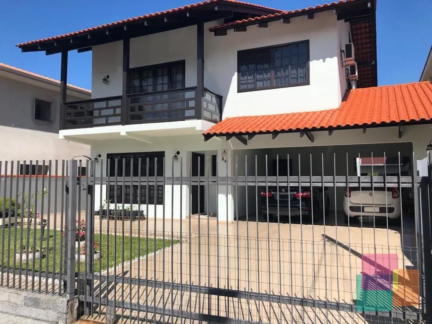Foto 1 de Casa com 6 Quartos à venda, 325m² em Bom Retiro, Joinville