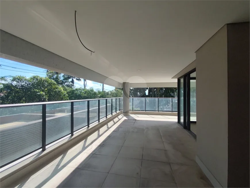 Foto 1 de Apartamento com 4 Quartos à venda, 230m² em Jardim Guedala, São Paulo