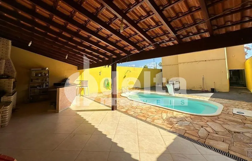Foto 1 de Casa com 2 Quartos à venda, 147m² em Santa Mônica, Uberlândia