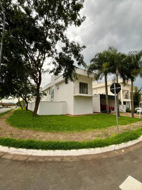 Foto 1 de Casa com 5 Quartos à venda, 325m² em Jardins Atenas, Goiânia