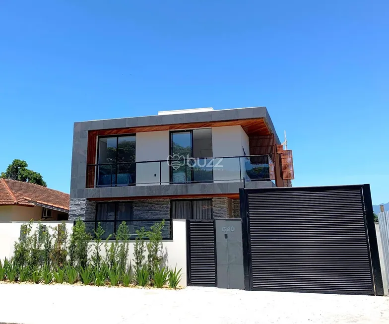 Foto 1 de Casa com 3 Quartos para alugar, 160m² em Campeche, Florianópolis