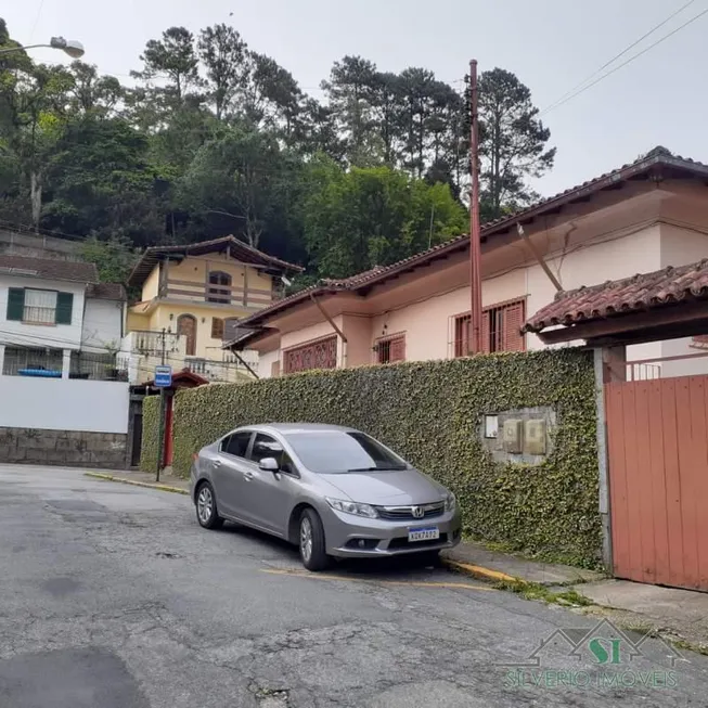 Foto 1 de Casa com 3 Quartos à venda, 304m² em Valparaiso, Petrópolis