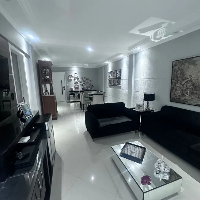 Foto 1 de Apartamento com 3 Quartos à venda, 135m² em Castelanea, Petrópolis