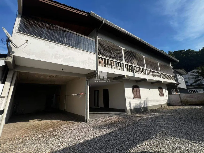 Foto 1 de Casa com 6 Quartos para alugar, 279m² em Guarani, Brusque
