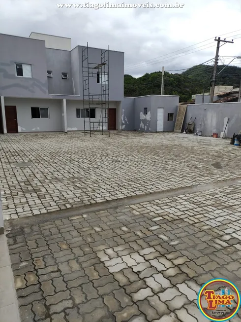 Foto 1 de Casa de Condomínio com 2 Quartos para alugar, 60m² em Jardim Casa Branca, Caraguatatuba