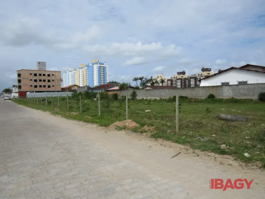 Foto 1 de Lote/Terreno para alugar, 386m² em Areias, São José