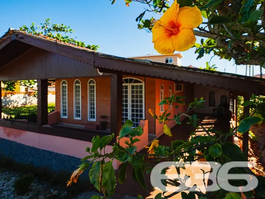 Foto 1 de Casa com 3 Quartos à venda, 173m² em Centro, Balneário Barra do Sul