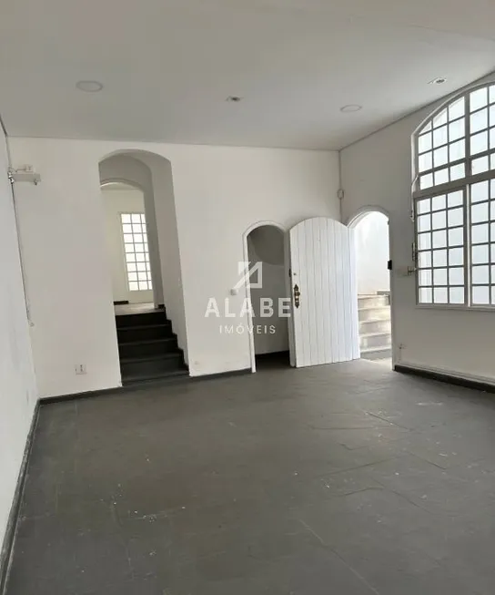 Foto 1 de Casa com 3 Quartos para alugar, 180m² em Campo Belo, São Paulo