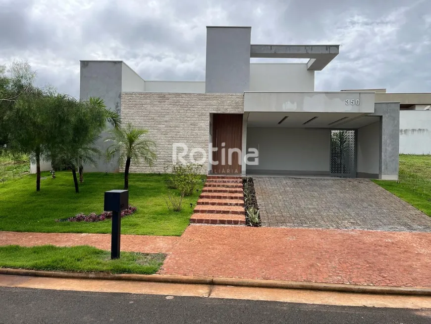 Foto 1 de Casa com 4 Quartos para alugar, 230m² em Granja Marileusa , Uberlândia