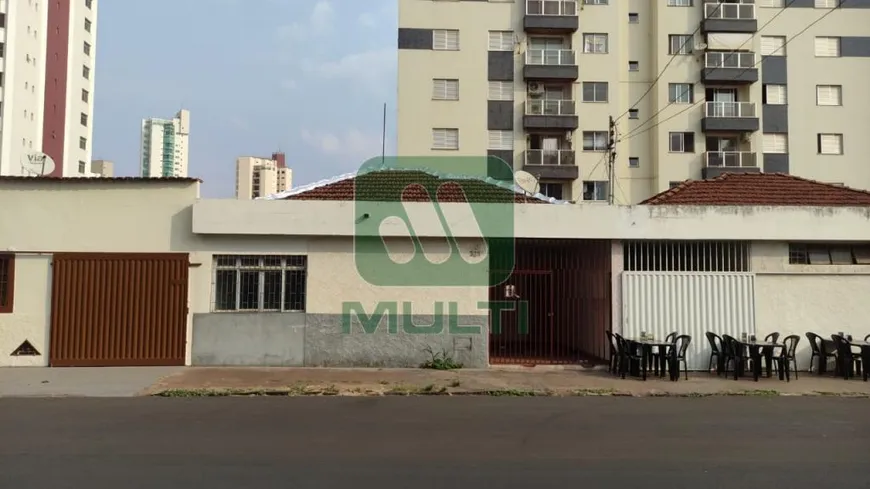 Foto 1 de Casa com 2 Quartos para alugar, 105m² em Osvaldo Rezende, Uberlândia